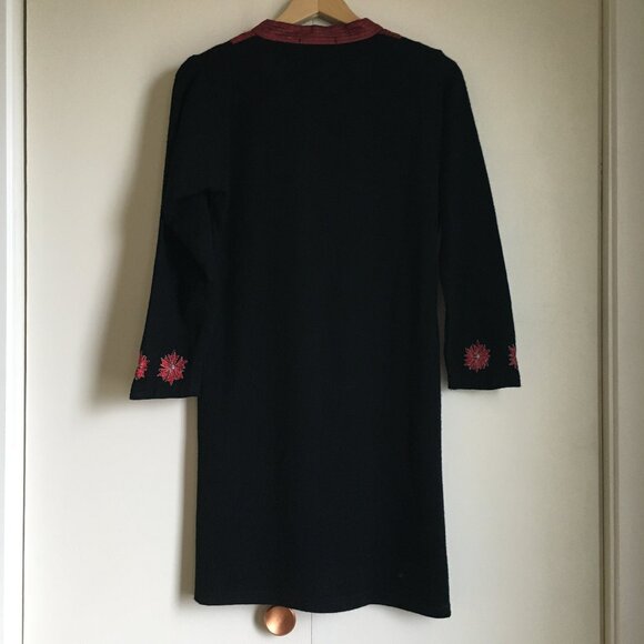 Silver Stitched Red Carnation Buttoned Knit Tunic Sweater - Picture 4 of 16